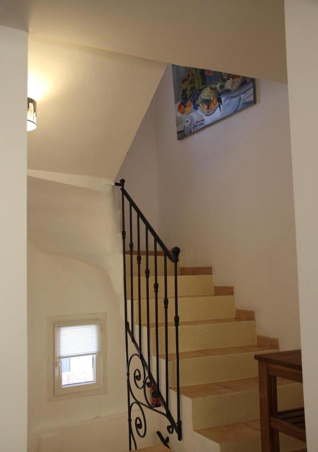 Agréable maison de ville Eyragues Esterno foto
