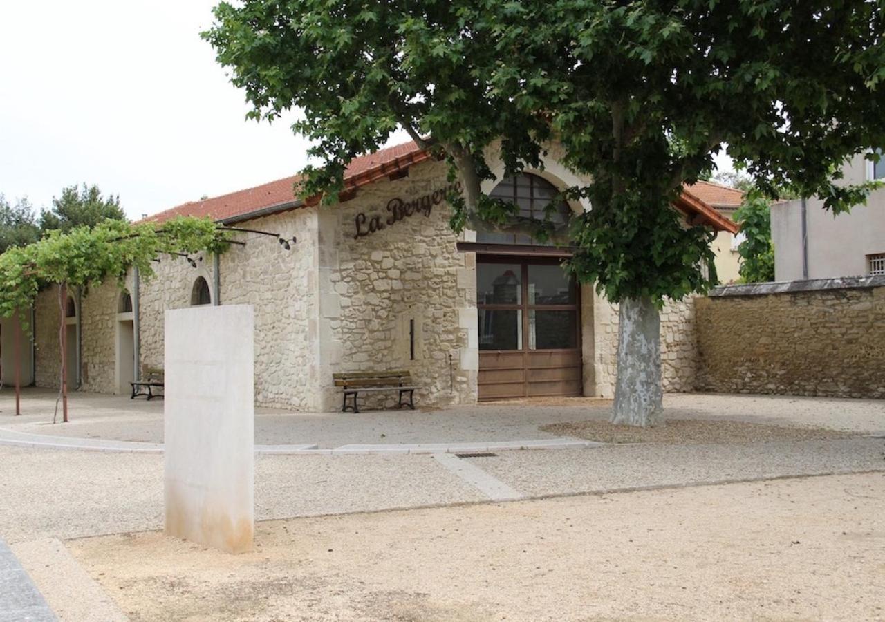Agréable maison de ville Eyragues Esterno foto